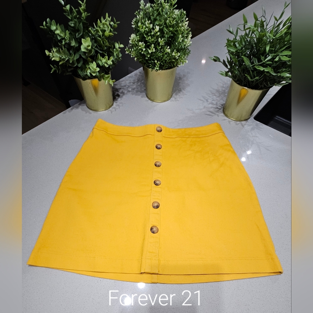 NWOT FOREVER21 Superbe jupe neuve jaune moutarde avec boutons décoratifs